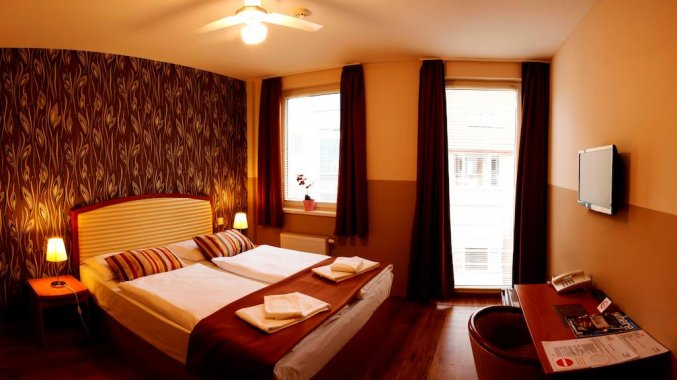 Tweepersoonskamer van Hotel Six Inn Budapest