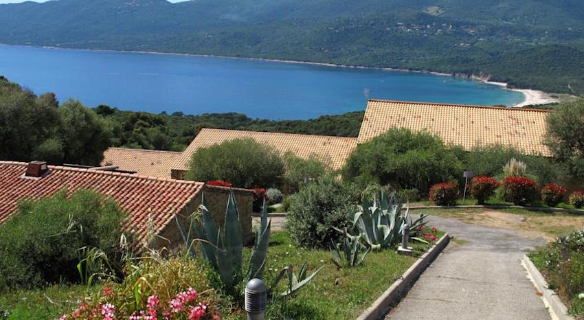Uitzicht vanaf Hotel Residence Alba Rossa op Corsica