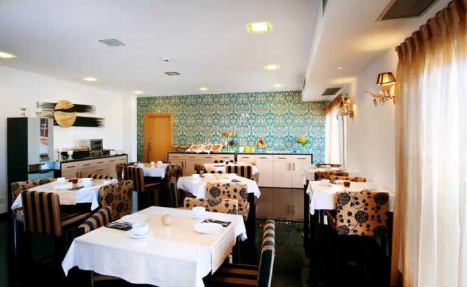 Ontbijtzaal van Hotel Dom Afonso Henriques in Lissabon