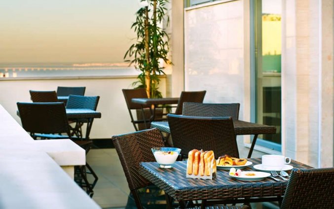 Ontbijtzaal van Hotel Dom Afonso Henriques in Lissabon