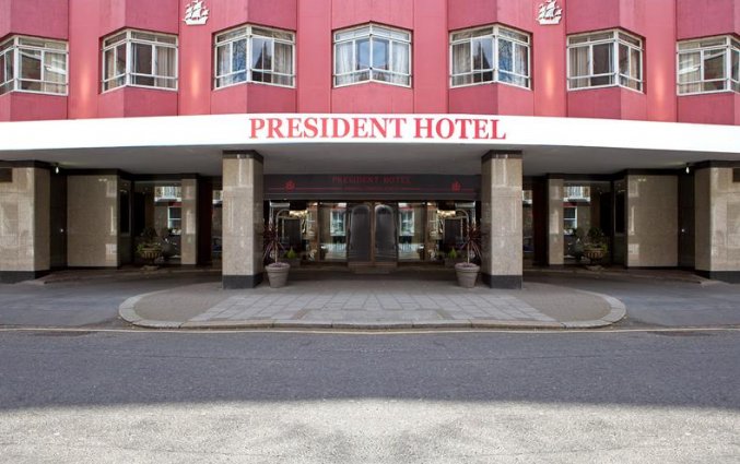 Entree van Hotel President in Londen