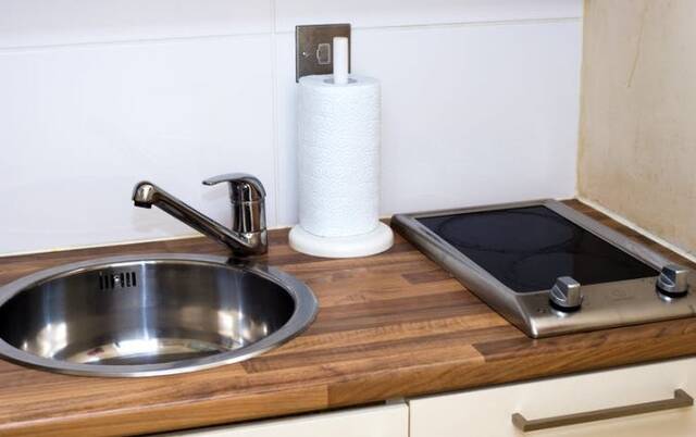 Keuken van een studio of appartement van Hotel New London Carlton in Londen