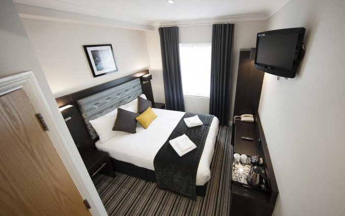 Tweepersoonskamer met tweepersoonsbed in hotel St George's Inn Victoria in Westminster in Londen