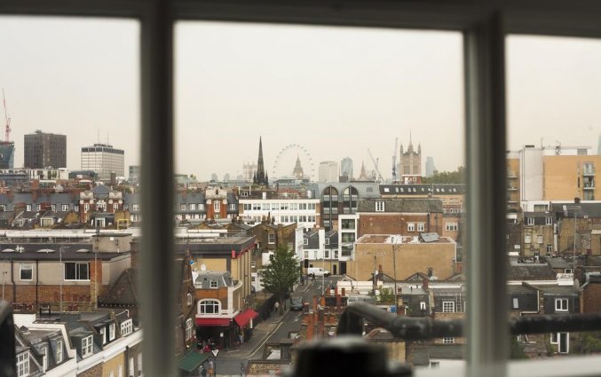 Uitzicht vanuit hotel St George's Inn Victoria in Westminster in Londen