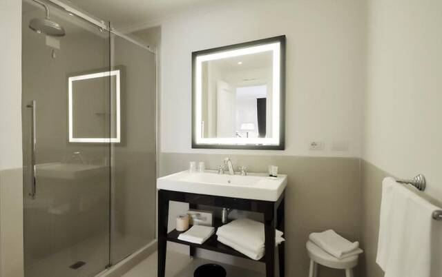 Badkamer van een tweepersoonskamer van Hotel Grand Oriente in Napels