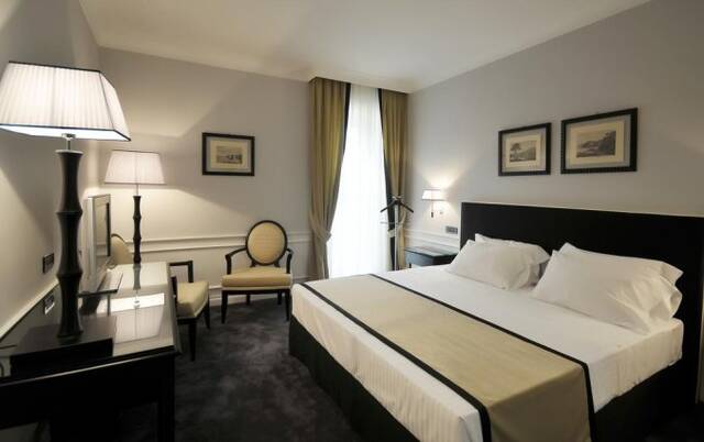 Tweepersoonskamer van Hotel Grand Oriente in Napels