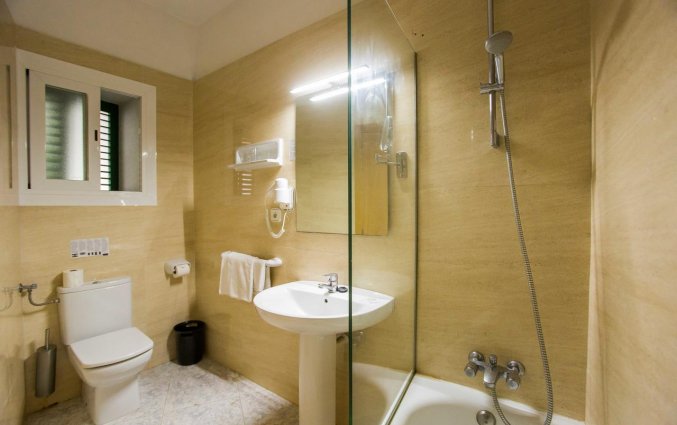 Badkamer van een tweepersoonskamer van Hotel Tagomago op Ibiza