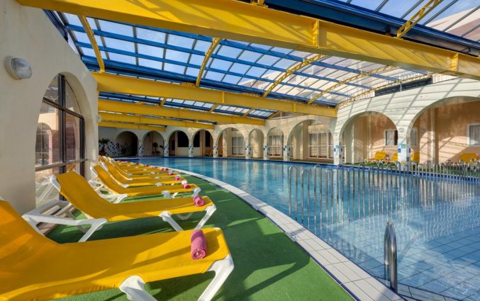 Binnenzwembad van hotel Paradise Bay malta
